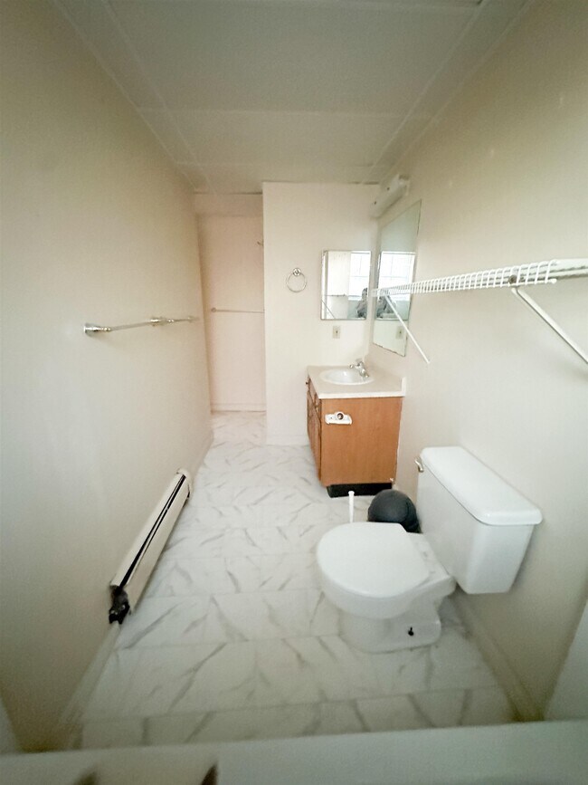 Building Photo - 324 Main St