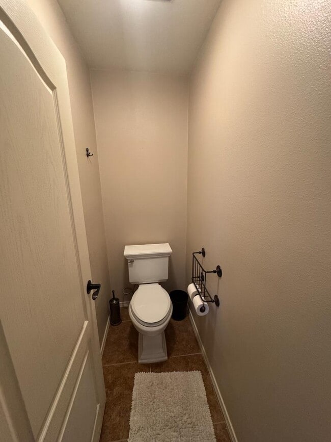 Building Photo - 822 Moose St