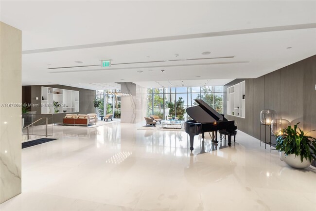 Building Photo - 300 Biscayne Boulevard Way