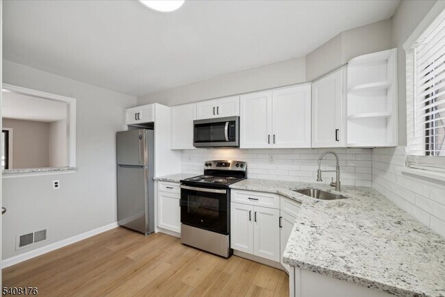 Building Photo - 911 Merritt Dr