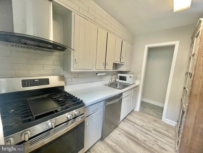 Building Photo - 8614 Ridge Rd