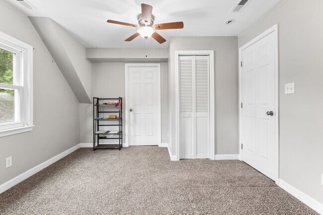 Building Photo - Renovated Bayview Beach Home!