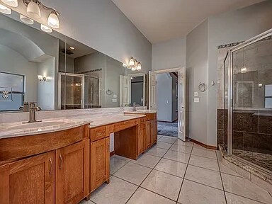 Building Photo - 204 S Riverside Dr