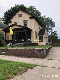 Building Photo - 618 Adams St SE