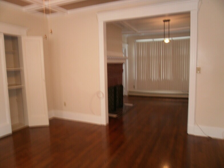 diningroom/firepl. - 405 Ellsworth Ave