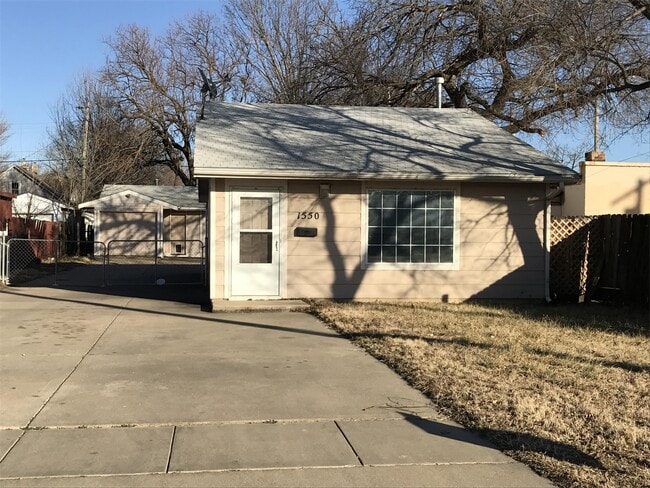 Building Photo - 1550 S Gold St