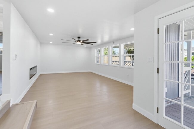 Building Photo - 338 Patricia Ln