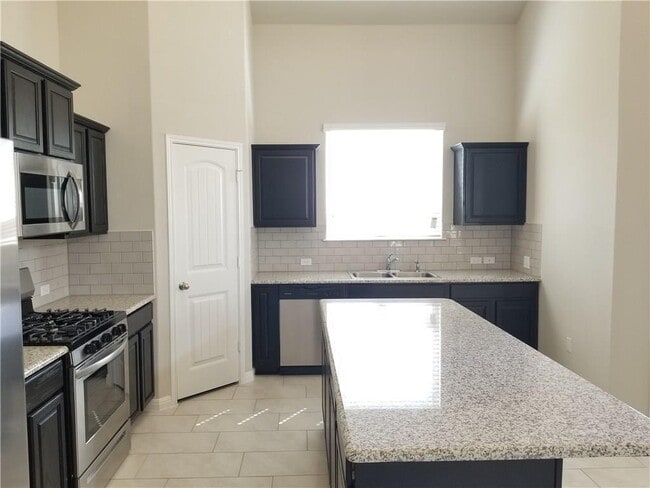 Building Photo - 1024 Peregrine Way