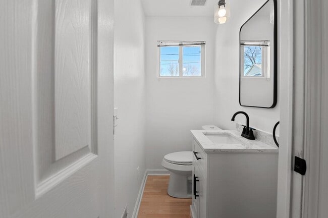 Building Photo - 733 Luna Ct