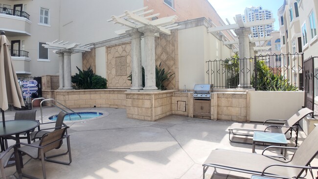 Building Photo - 655 Columbia St