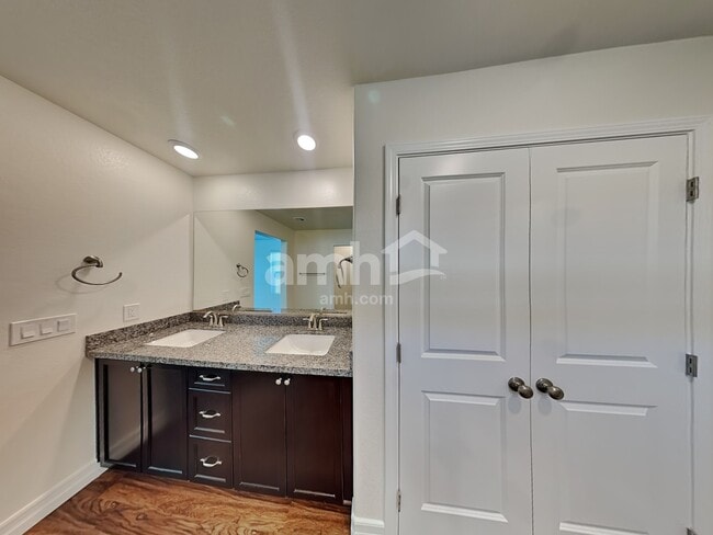 Building Photo - 960 Nero Ave