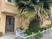 Building Photo - SPACIOUS 3BR/2.5BA EASTSIDE TOWNHOME FOR LEASE