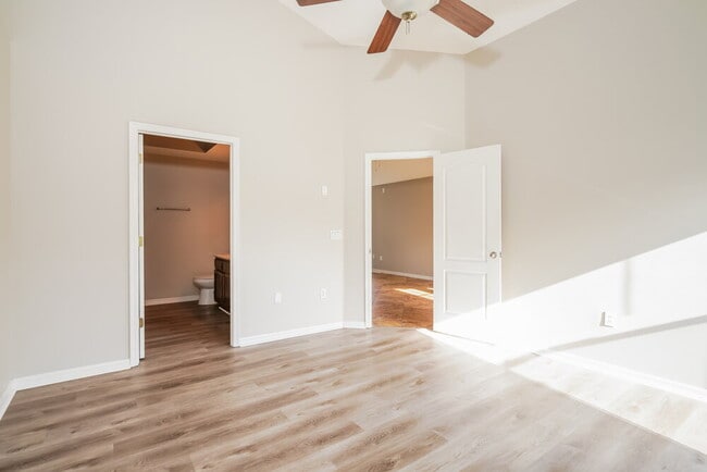 Building Photo - 204 Cornwall Ct
