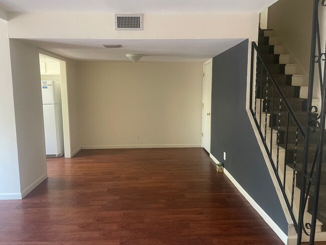 Building Photo - 3 Bed 2.5 Bath Pet-Friendly Retreat by The...