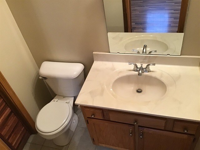 Building Photo - 1687 Deer Run Dr