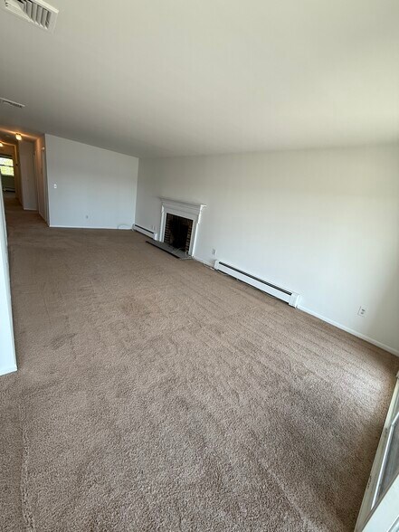 Building Photo - 1276 River Rd