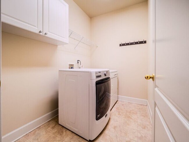 Building Photo - 12872 Waterside Dr