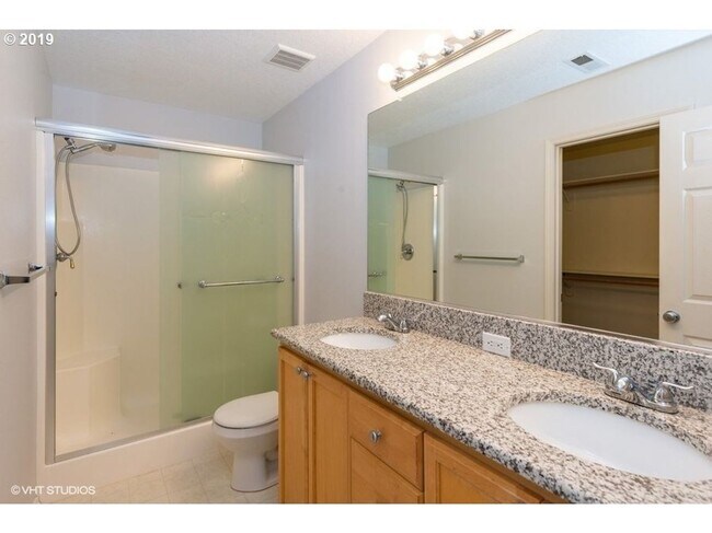 Building Photo - 3Bd/2.5Ba in a Well-Liked Bethany Neighborhood ~ Washer/Dryer Included with 2 Car Garage and Fenc...