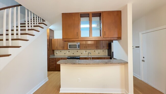 Building Photo - 3BR Home w/ 2-Car Garage | Prime Norfolk Location