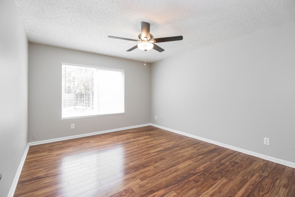 Building Photo - 841 E Manor Dr
