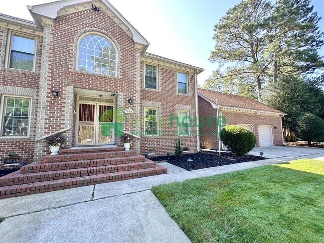 Building Photo - 948 Forest Lakes Cir