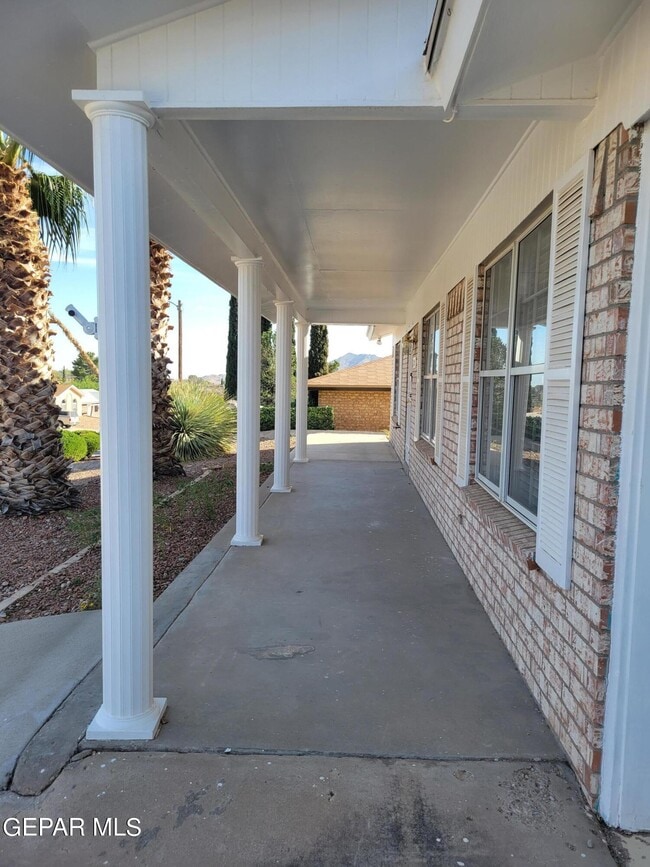 Building Photo - 305 Garden Grove Ln