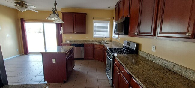 Building Photo - Beautiful home in GREAT location