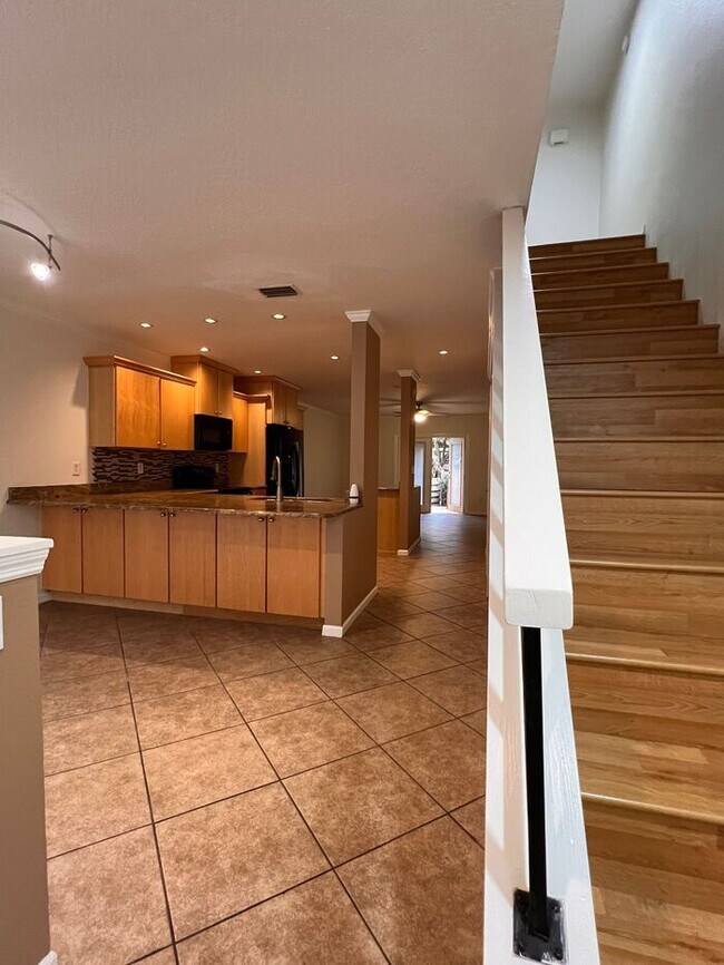 Building Photo - Beautifully updated 2 bedroom 2 1/2 baths ...