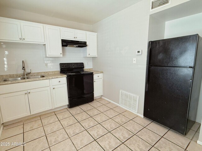Building Photo - 1551 E Christy Dr