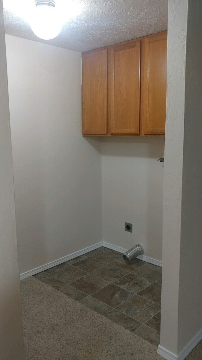 Building Photo - 62 E Hemlock Ct
