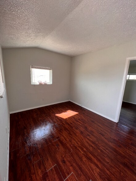 Building Photo - 37632 Yermo Rd