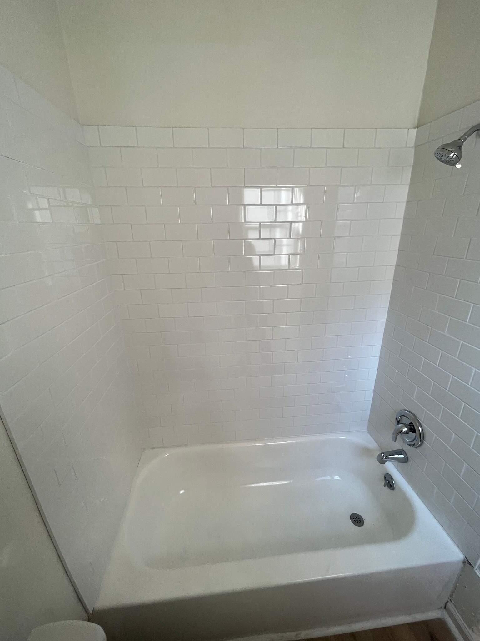 Bathtub - 301 Johnson St