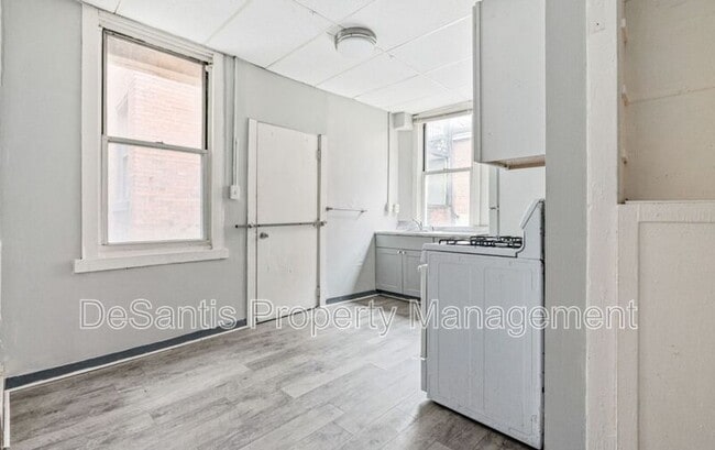 Building Photo - 1705 Tustin St