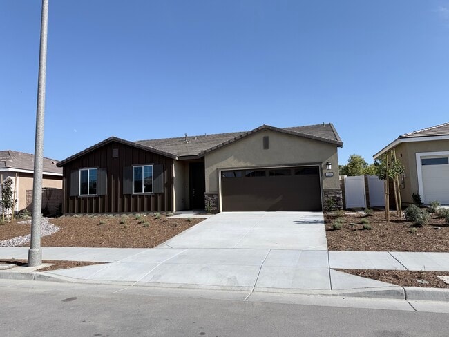 Building Photo - 339 Deer Lake Way