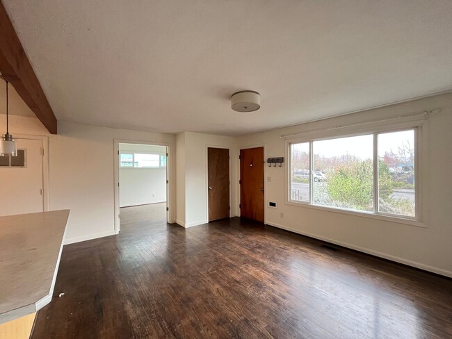 Building Photo - Cozy 3 bed 1 bath Home in Brentwood-Darlin...