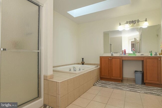 Building Photo - 205 Dangina Dr