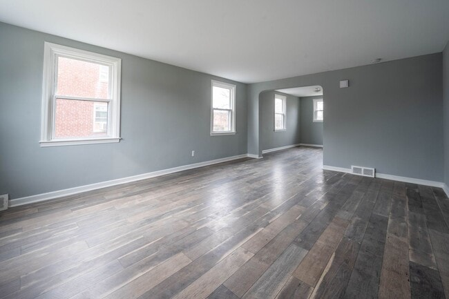Building Photo - 357 Holland St