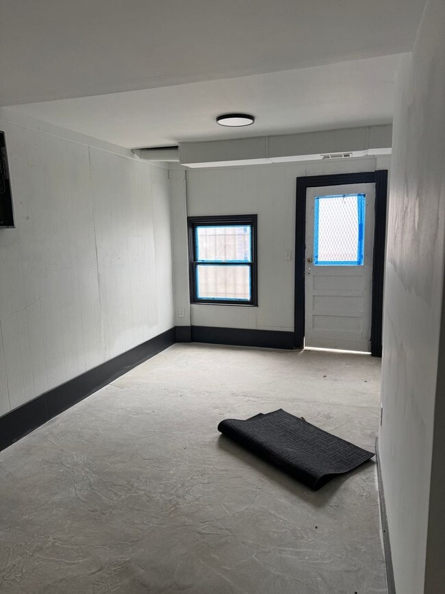 Building Photo - 3079 N 21 St