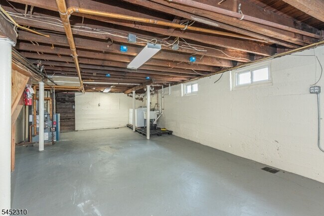 Building Photo - 160 Bloomfield Ave