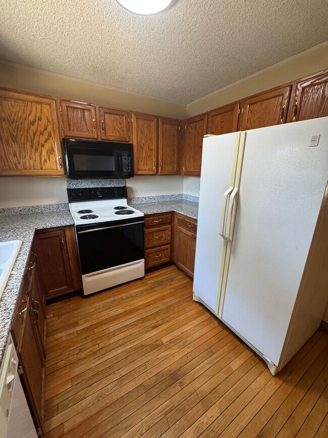 Building Photo - Westmoor West Home