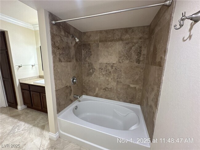 Building Photo - 1150 N Buffalo Dr