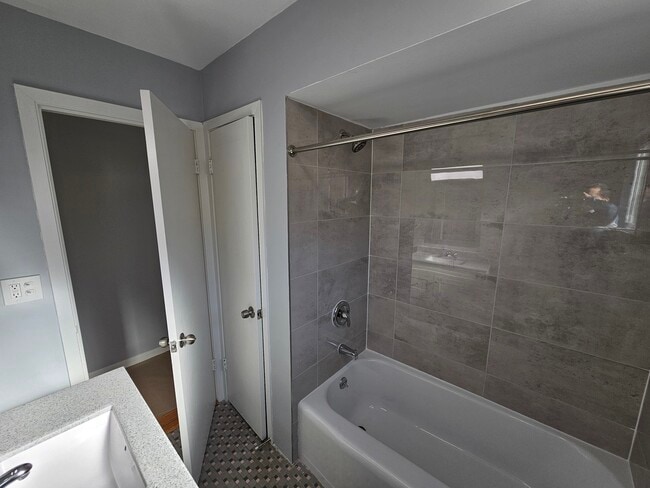 Building Photo - 2909 N Austin Ave