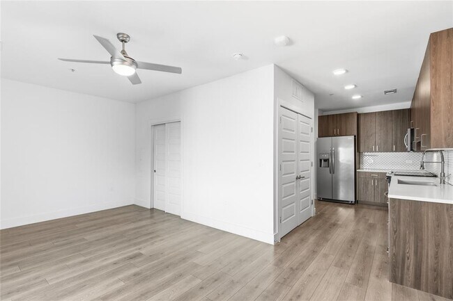 Building Photo - 2213 Poquito St