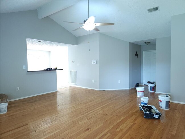 Building Photo - 15814 Thistledew Dr