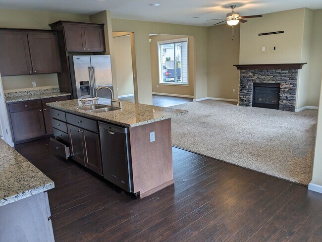 Building Photo - 923 Boatman Ave NW
