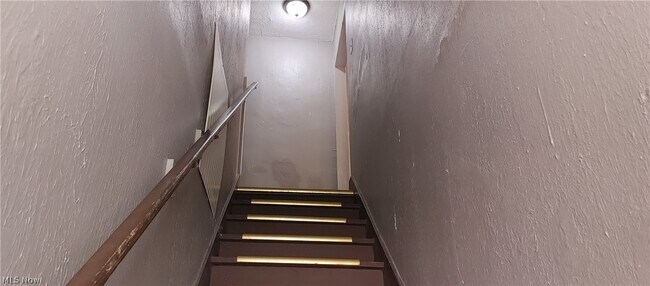 Building Photo - 956 Grant Ave