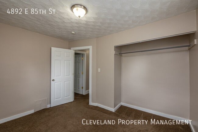 Building Photo - Wonderfully Renovated Colonial