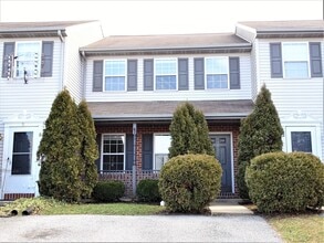 Building Photo - 1 Foxfield Ln