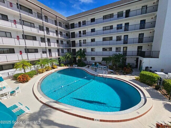Building Photo - Ocean Paradise in Cocoa Beach