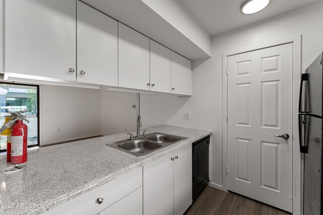 Building Photo - 3065 N 67th Ave